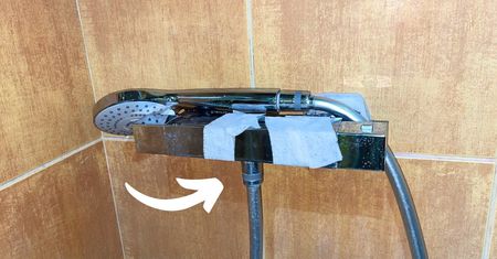 Sprzątanie proste jak drut. Osad z kamienia pod prysznicem zniknie sam w 15 minut!
