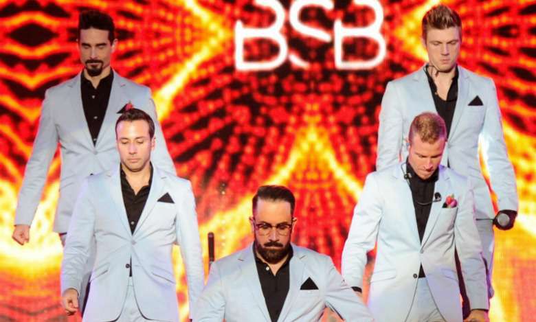 Tragedia na koncercie Backstreet Boys! Runął wielki fragment sceny na fanów! Są ranni!