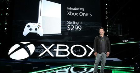 „Nie chcemy z konsol robić telefonów”. Phil Spencer mówi o nowych Xboksach i tym, dla kogo jest Scorpio