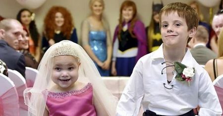 Oni nie będą żyć długo i szczęśliwie. Nieuleczalnie chora dziewczynka "poślubiła" przyjaciela