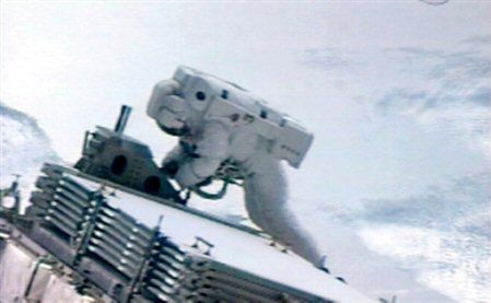 Astronauci z promu Atlantis zakończyli spacer w przestrzeni kosmicznej