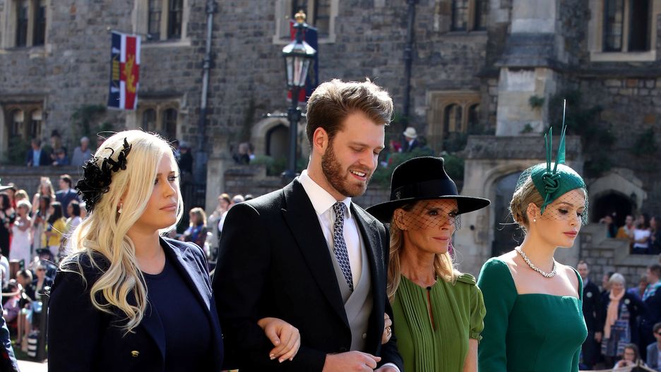 Louis z mamą i siostrami