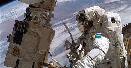 NASA zezwoliła na czwarty spacer astronautów Discovery
