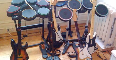 Rock Band 3 vs Guitar Hero: Warriors of Rock