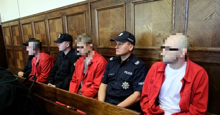 "Była bita i brutalnie gwałcona". Oskarżeni przed sądem