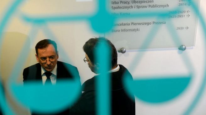 Mariusz Kamiński oraz mecenas Andrzej Wąsowski w Sądzie Najwyższym podczas pierwszej rozprawy w tajnym procesie w sprawie "afery gruntowej"