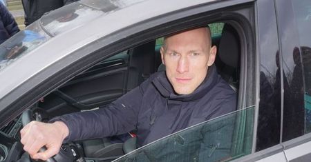 Krzysztof "Diablo" Włodarczyk znów w formie: bez prawa jazdy prowadził poszukiwany samochód