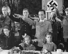 Czuli i opiekuńczy czy bezlitośni tyrani domowi? Jakimi ojcami byli naziści?