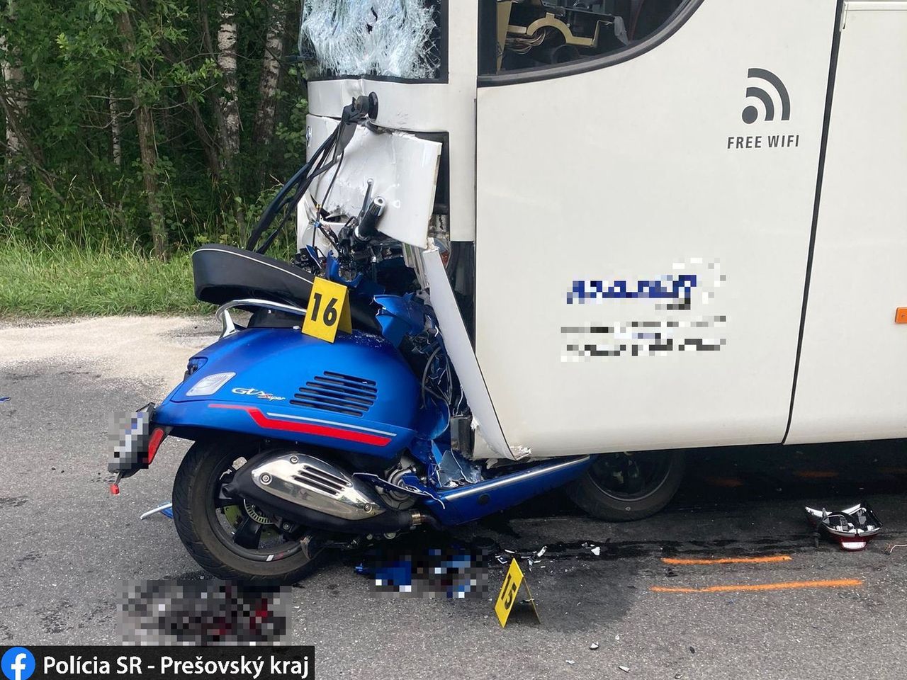 Słowacja. Skuter wbił się w polski autokar. Policja publikuje zdjęcia