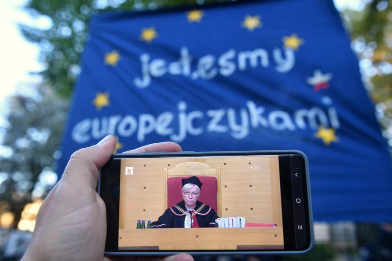 Polexit na okładce "Financial Times". W zapewnienia PiS mało kto na Zachodzie wierzy