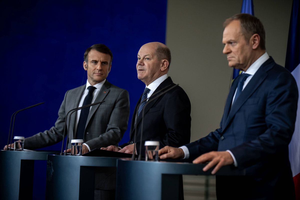 Emmanuel Macron w towarzystwie Olafa Scholza i Donalda Tuska