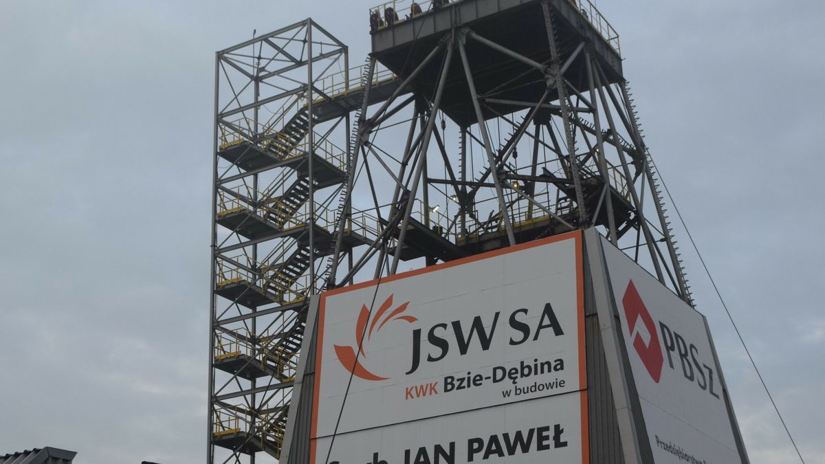 Katastrofy w kopalniach Pniówek i Zofiówka, do których doszło w kwietniu, na długo wpłyną na poziom wydobycia w JSW - pisze "PB" 