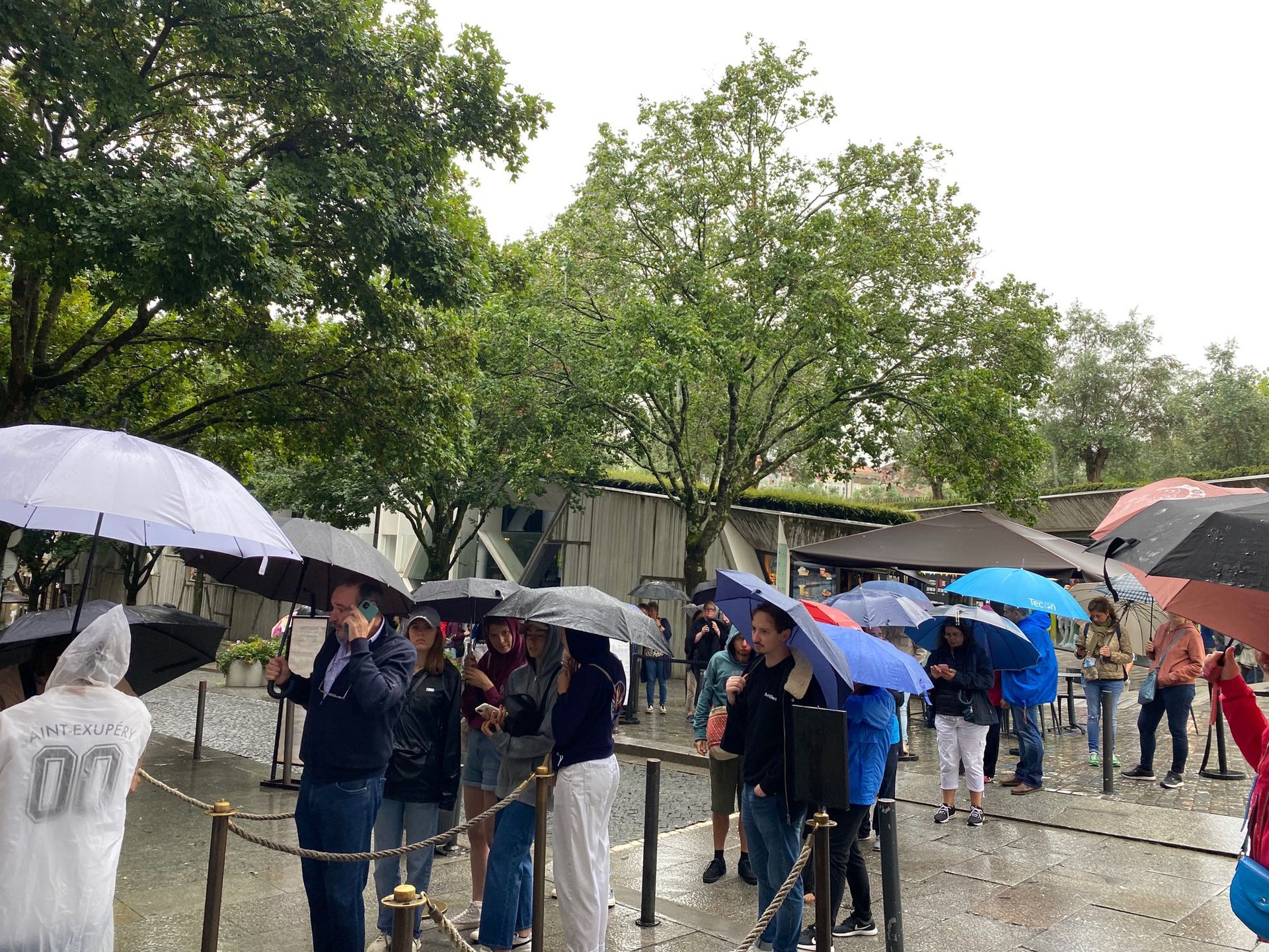 Kolejka do słynnej księgarni 24 czerwca br.