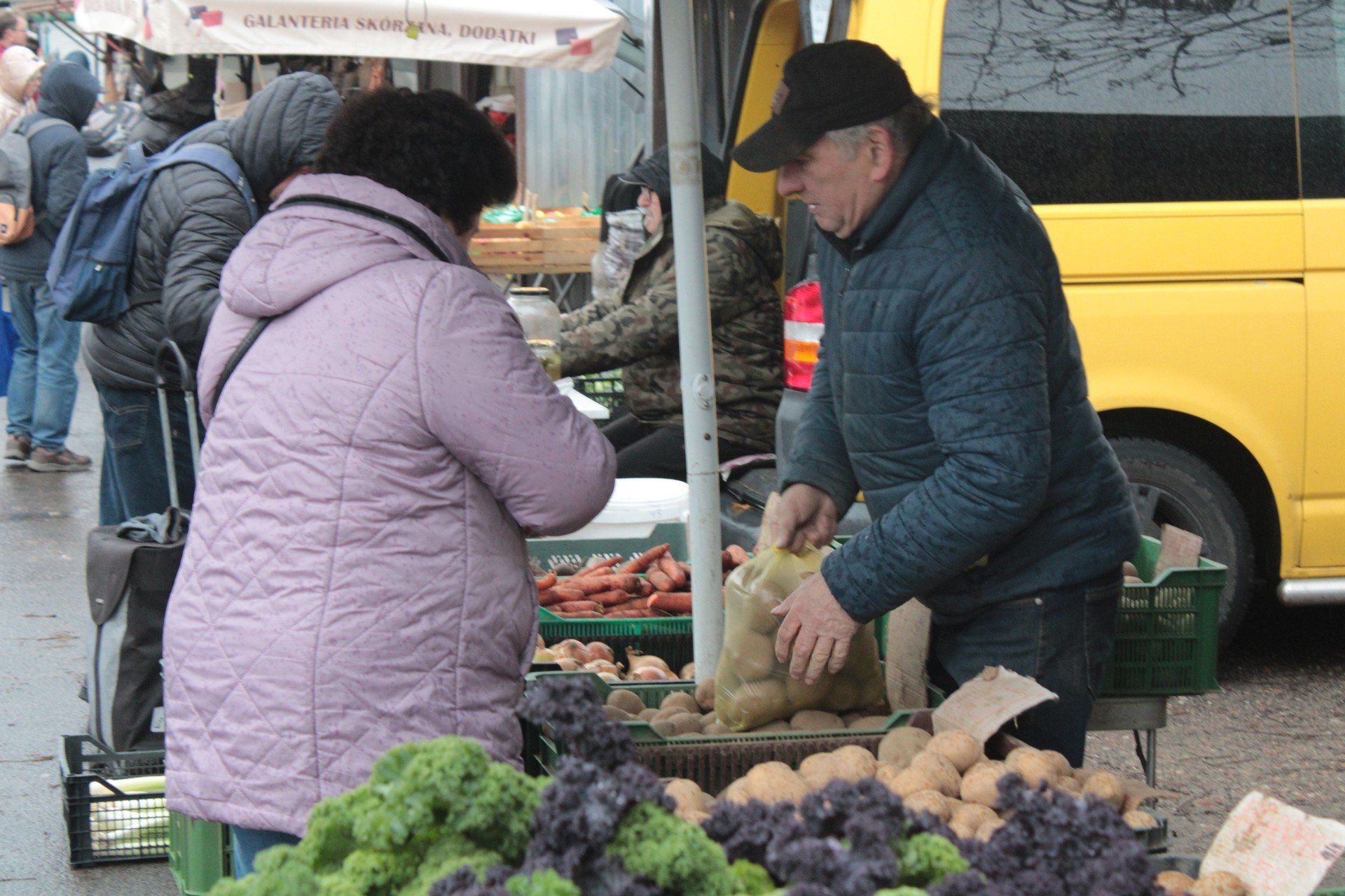 Wtorek na targowisku w Koszalinie