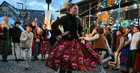 Zakopane rozbłysło świątecznymi światłami. Za widok trzeba zapłacić