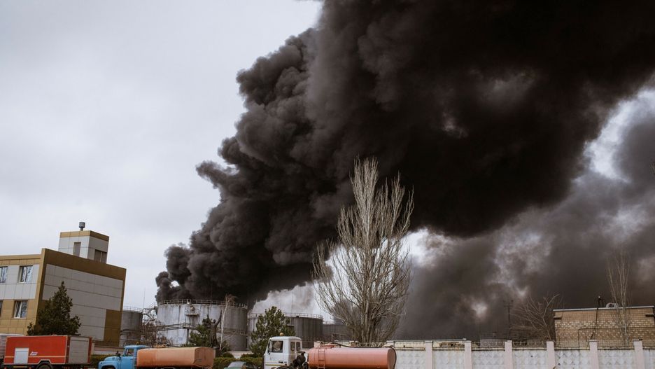 Wojna w Ukrainie - Odessa i okoliceODESSA, UKRAINE - APRIL 02: A view from the building after the attack in Odessa, Ukraine on April 02, 2022. Fire broke out due to an explosion caused by Russian rockets in the Port of Odessa. The explosions took place around 7 am but the fires in fuel tanks have not yet been circumscribed. Andre Luis Alves / Anadolu Agency/ABACAPRESS.COMAA/ABACA