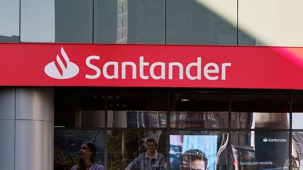 A Banco Santander SA bank branch in Warsaw, Poland, on Monday, Feb. 28, 2022. Polands prime minister warned that Russia may attempt to block the more than 300-mile border it shares with Ukraine, where tens of thousands of people have been fleeing the war. Photographer: Bartek Sadowski/Bloomberg via Getty Images