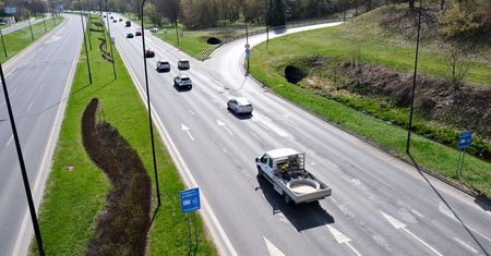 Prace drogowe na al. Solidarności. Wyłączają jeden pas ruchu przy ul. Poniatowskiego