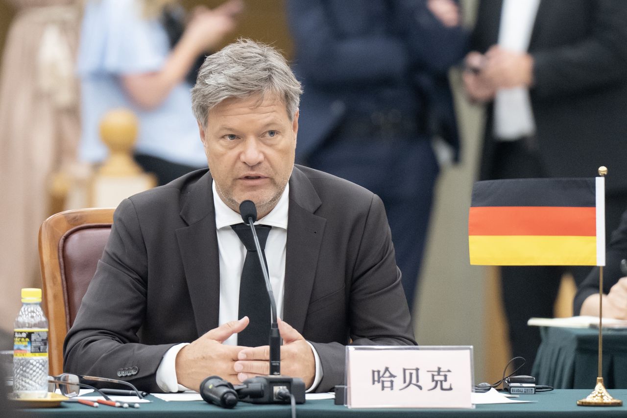 German Vice Chancellor urges China to curb coal usage for climate progress