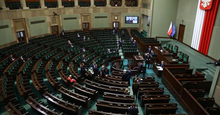 Dach w Sejmie przecieka. Poseł pokazał nagranie. "Taki cyrk tu mamy"