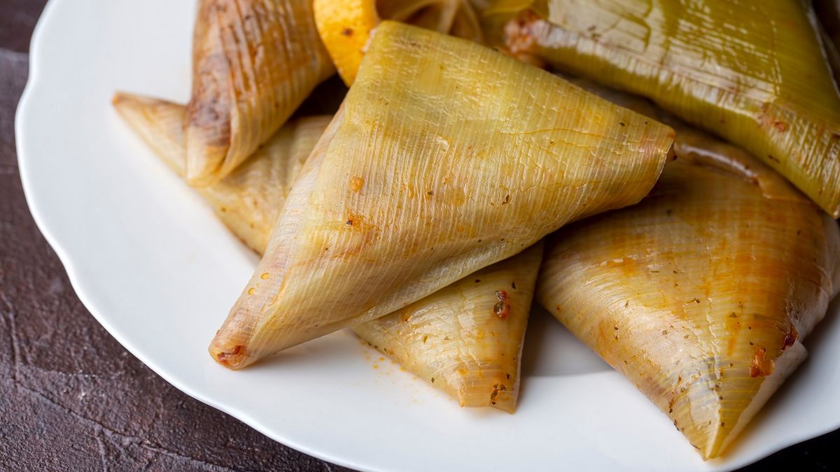 Gołąbki w liściach pora.