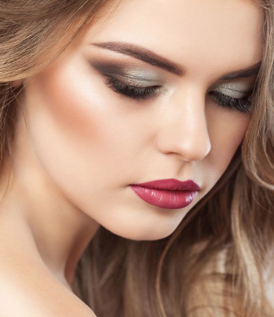 Sposoby na makijaż sylwestrowy. Wariacje na temat karnawałowego upiększania twarzy