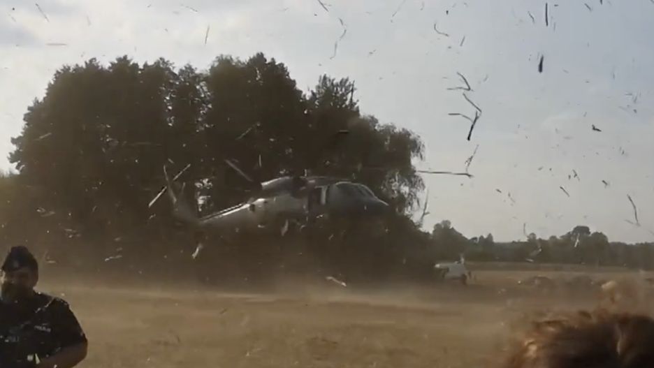 Policyjny Black Hawk podczas pikniku w Sarnowej Górze zahaczył o linię energetyczną