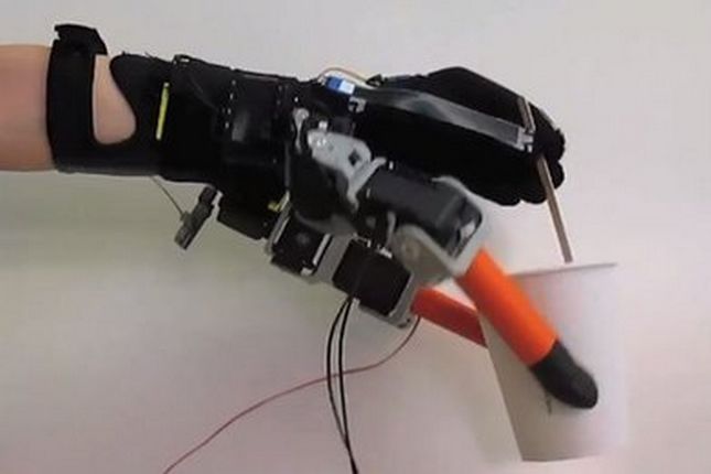 Dwa dodatkowe palce dla ludzkiej dłoni. Robotyka przekracza bariery ewolucji 2