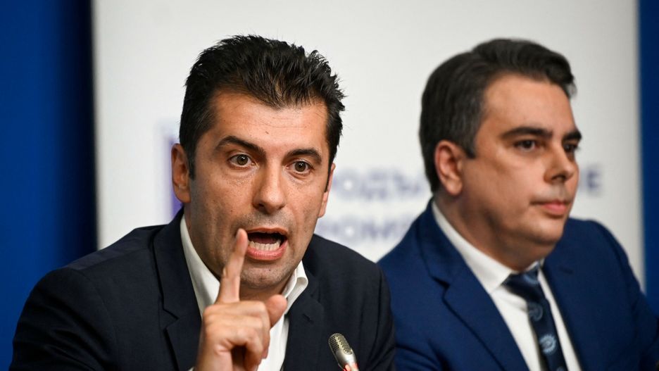 Temporary
Bulgarian Prime Minister Kiril Petkov (L) speaks during a news conference next to Deputy Prime Minister Asen Vasilev in Sofia on June 8, 2022. - Bulgaria was poised to get a minority cabinet on June 8, 2022 after the anti-establishment ITN party withdrew from the ruling coalition, potentially throwing the EU's poorest member back into political turmoil. (Photo by Nikolay DOYCHINOV / AFP)
NIKOLAY DOYCHINOV