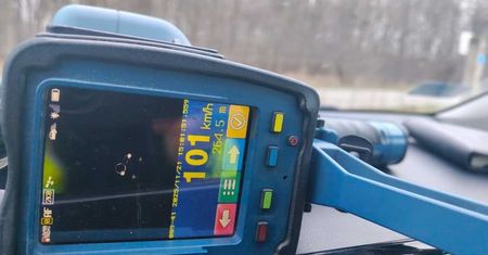 Sońsk: 54-latek zatrzymany za ponad 100 km/h w terenie zabudowanym