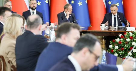 "Tusk wykorzystał Dudę". Politycy PiS zaskoczeni "bezwzględnością" premiera. Jest odpowiedź ws. CPK