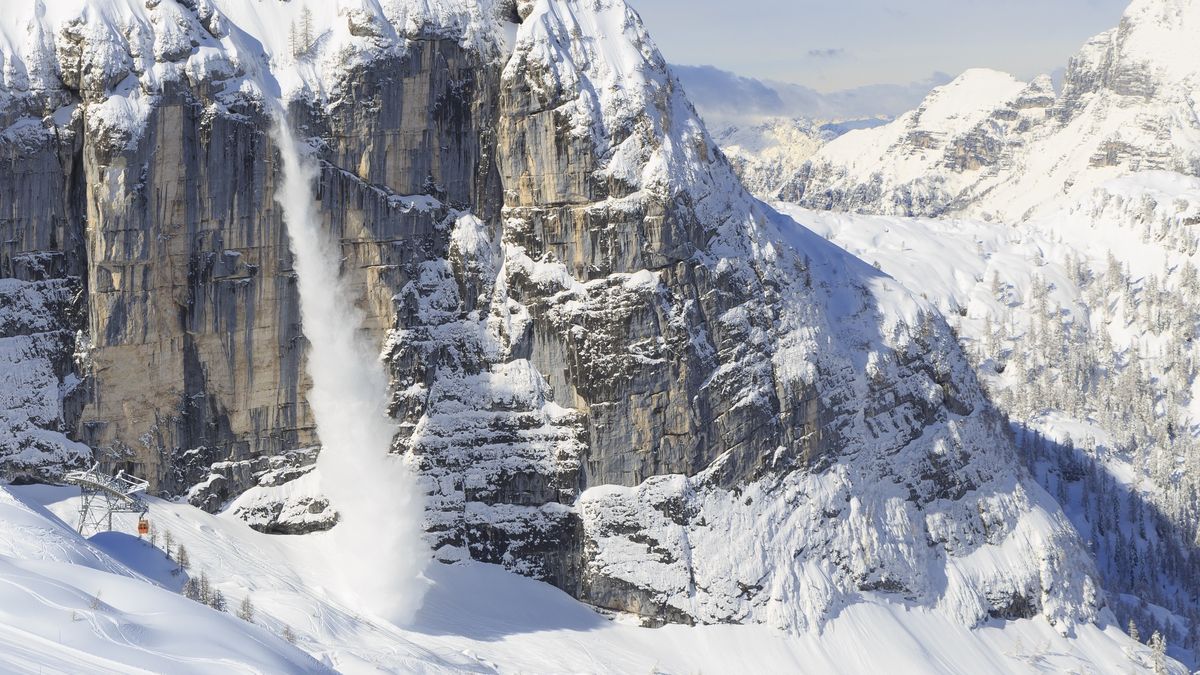 Lawina śnieżna - zdjęcie ilustracyjne