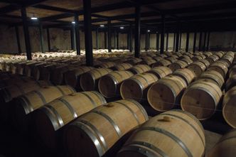 Hiszpania zniszczy 40 mln litrów wina. Uruchomi "kryzysową destylację"