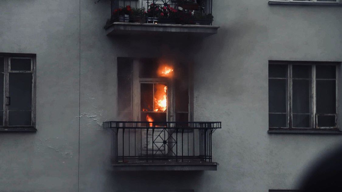 W kamienicy na trasie Marszu Niepodległości doszło do pożaru