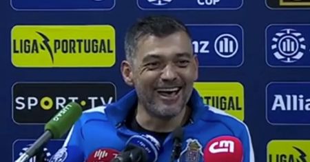 Dzwonek rozbroił trenera na konferencji. Wszystko się wydało