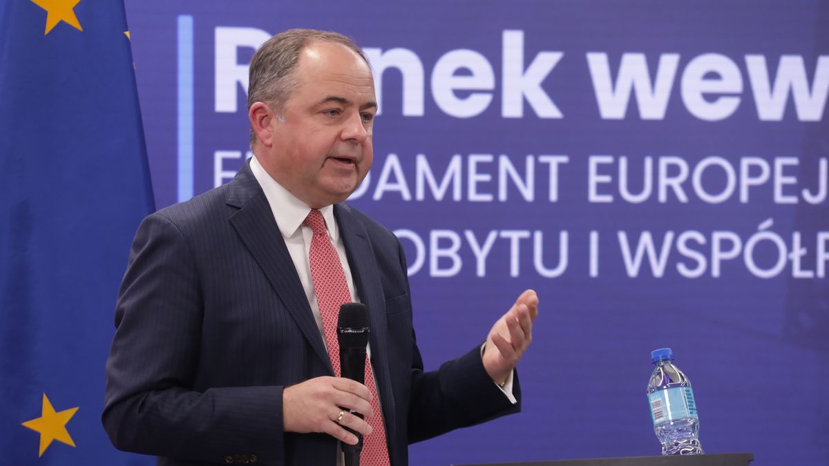 Konrad Szymański jest byłym europosłem PiS