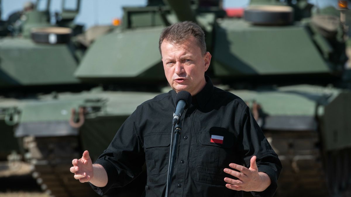 Szkolenie polskich ?o?nierzy na czo?gach Abrams
Fot. Lukasz Gdak/East News, Poznan 10.08.2022. Poligon Centrum Szkolenia Wojsk Ladowych w Poznaniu, Mariusz Blaszczak, wicepremier, minister obrony narodowej, obserwowa? szkolenie polskich zolnierzy na czolgach Abrams.N/z Mariusz Blaszczak
Lukasz Gdak