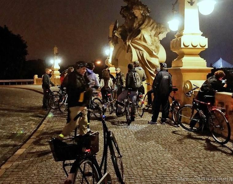 Nocne zwiedzanie Warszawy na rowerach
