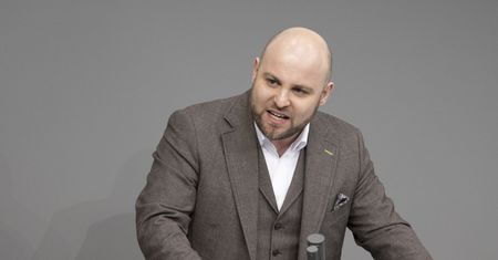 Wiceprzewodniczący AfD chce lecieć do Moskwy. "Uległość wobec Putina"