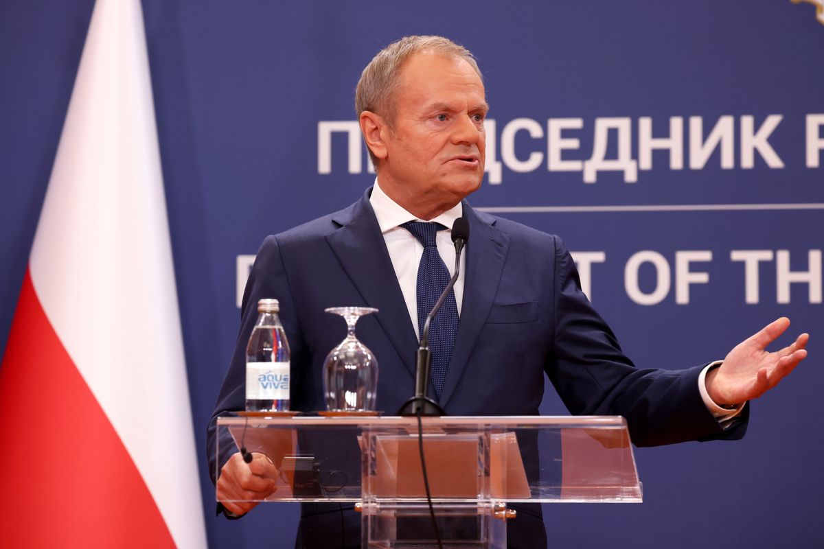 donald tusk, antoni macierewicz, komisja macierewicza, smoleńsk Czarne chmury nad Macierewiczem. Tusk zabiera głos