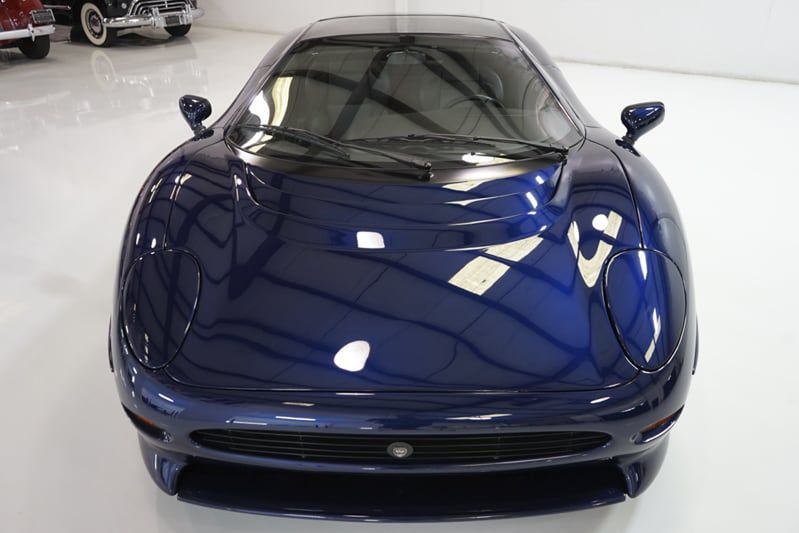 Jaguar XJ220 z przebiegiem 1929 km jest jak nowy, ale kosztuje tyle co 4 porsche