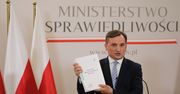 "O butelkę śliwowicy". Ziobro chce się założyć z Morawieckim