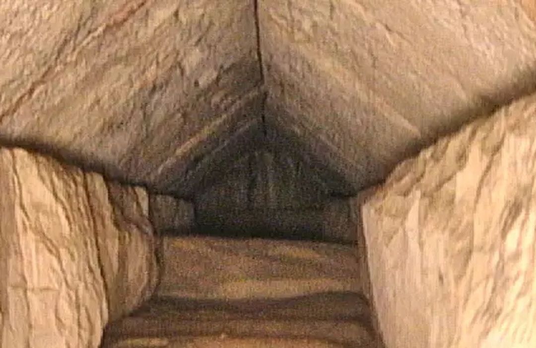 Naukowcy znaleźli tunel w piramidzie Cheopsa. Sensacja w Egipcie