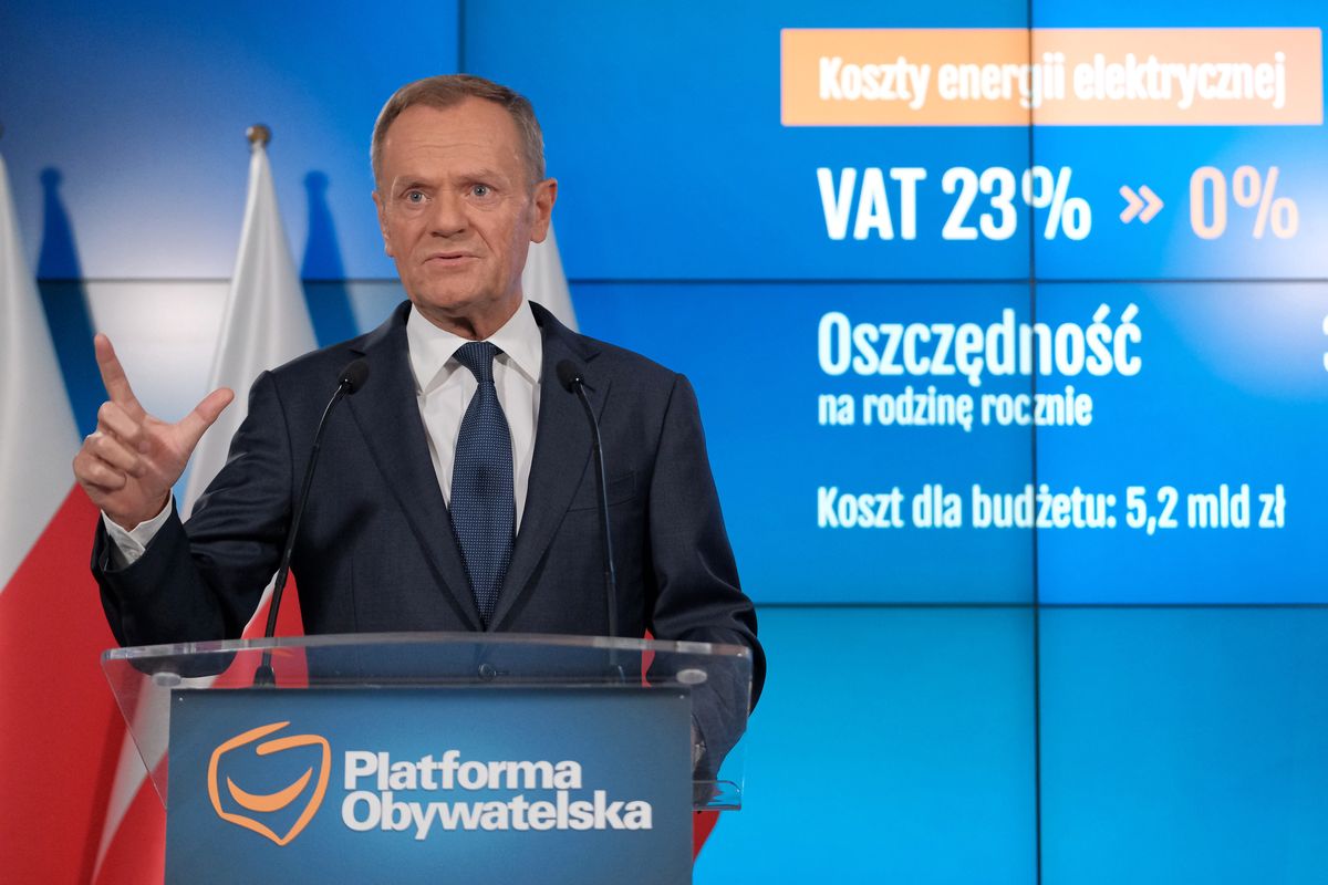 Przewodniczący Platformy Obywatelskiej Donald Tusk podczas konferencji prasowej w Biurze Krajowym PO w Warszawie 
