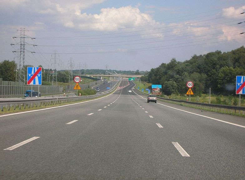 27 kwietnia 2020. Autostrada A4 pod Wrocławiem zablokowana. Policja informuje o objeździe. Zdjęcie ilustracyjne.