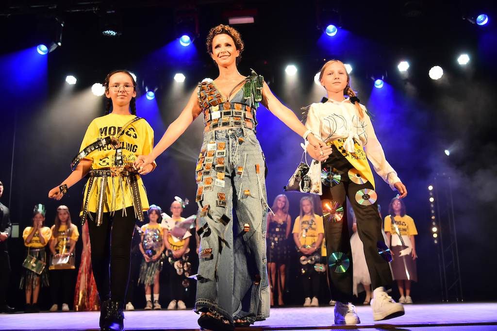 JUBILEUSZOWY POKAZ MODA NA RECYKLING PROJEKTANTEK MSKPU I ERP POLSKA