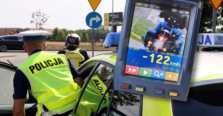 Radar pokazał ujemną prędkość. Wielu kierowców nie wie, co to znaczy
