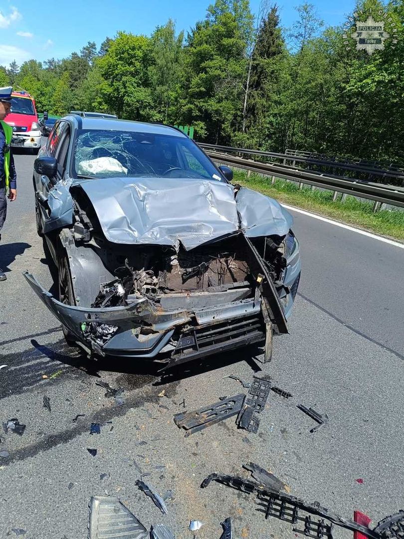 Fot. Licencjodawca. Kierowca volvo wjechał w auto kosiarzy