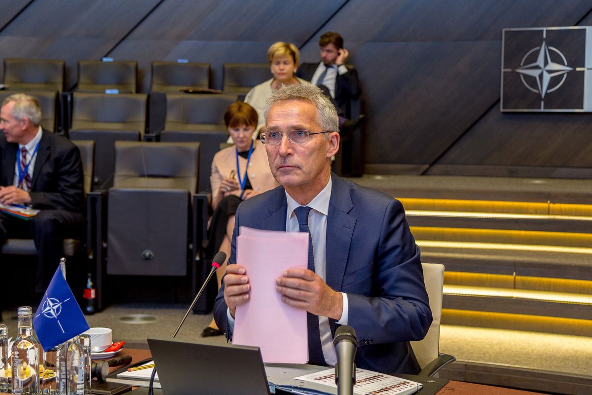 Sekretarz NATO Jens Stoltenberg i światowi przywódcy uzbrajają się w cierpliwość. Wojna w Ukrainie może potrwać latami, ale Zachód musi być gotowy na długotrwałą pomoc i wsparcie dla zaatakowanego państwa, bo tylko tak można zagwarantować bezpieczeństwo Europie 