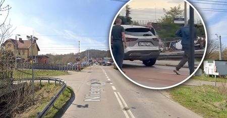 Tak się wyłamuje rogatki. Nie panikuj, jak pani z filmu